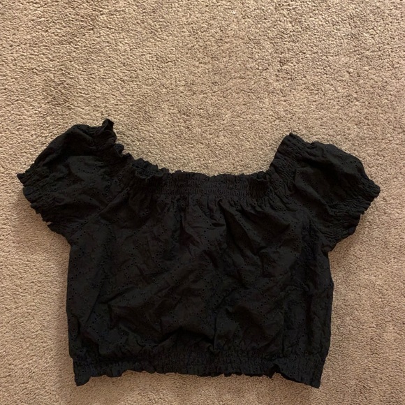 H&M Tops - Divided (H&M) Black Short Sleeve Crop Top